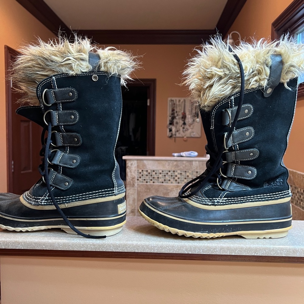 Sorel Joan of Arc Women’s size 9 Seam sealed waterproof construction black suede